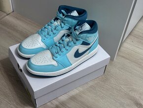 Jordan 1 Mid Chenille Bleached Turquoise - 3