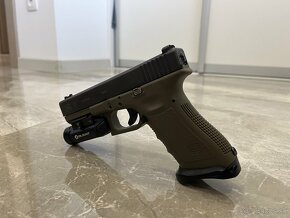 Glock 17 OD Green 9x19 luger 410€ bez doplnkov - 3