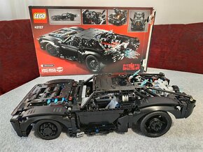 LEGO BATMAN – BATMOBIL (42127) - 3