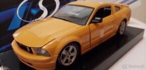 Modely 1:24 FORD Mustang GT 2006 +Maserati - 3