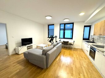 Budova s 8 apartmánmi na začiatku Koliby, 9 park. miest v ce - 3