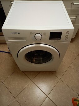 Práčka Samsung WF70F5E0W2W - 3