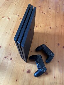 PS4 slim + 2 ovládače - 3