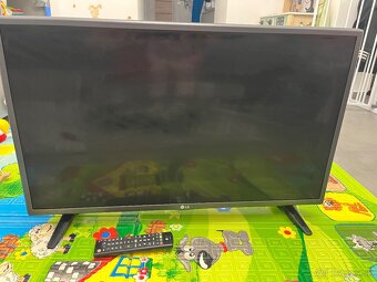 32 palcovy tv LG - 3