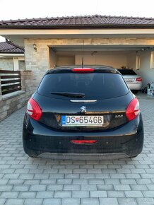 Predam peugeot 208 1,2, benzin , 130 000km - 3