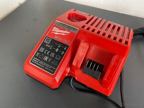 MILWAUKEE M12™ - M18™ NABÍJAČKA - 3