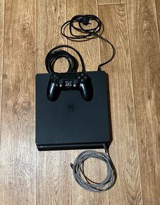 Playstation 4 slim - 3