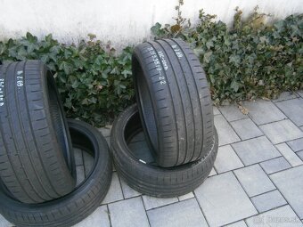 Predám 4x letné pneu Goodyear 2x 225/40 R19 a 2x 255 35 R19 - 3