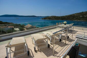 ☀Trogir/okolie – moderný apartmán so strešnou terasou a výhľ - 3