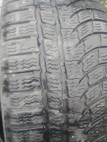 Nokian. 215/55r17 - 3