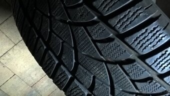 2 ks ZIMNÉ 235/50 R19 103H DUNLOP cca 6-6,5 mm LEN 35,-€/kus - 3