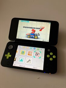 Nintendo 2DS XL Black & Lime Green + Mario Kart 7 - 3