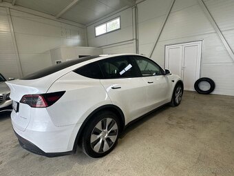 Tesla Model Y - 3