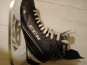 hokejové korčule CCM TACKS 9040 - 3