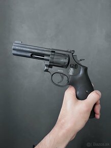 Vzduchový CO2 revolver Umarex Smith Wesson 586 4” 4,5mm - 3