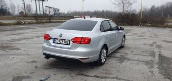 Volkswagen Jetta 2,0 TDI Highline manuál - 3