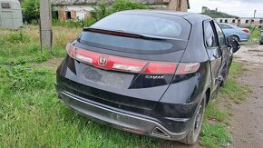 rozpredam honda civic 8g 1.8 benzin VTEC 103kw - 3