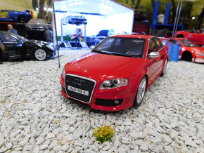 model auta Audi RS4 B7 sedan červená farba Otto mobile 1:18 - 3