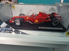 Ferrari F2007 - Jazdec Kimi Raikkonen (2007) 1:18 Hot Wheels - 3