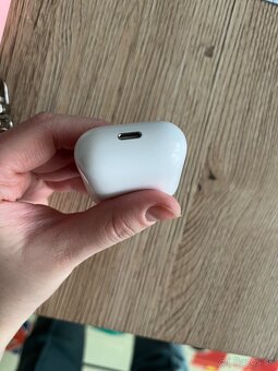 Krabička (nabíjačka) od Apple AirPods 2. generácie - 3