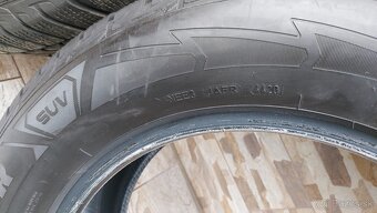 Predám 2xzimné pneumatiky 215/65 r17 Goodyear M+S - 3