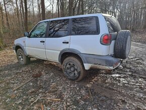 Rozpredám nissan terrano 2.7 tdi - 3