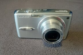 Panasonic LUMIX DMC-FX01 minikompakt 3x opticky zoom - 3