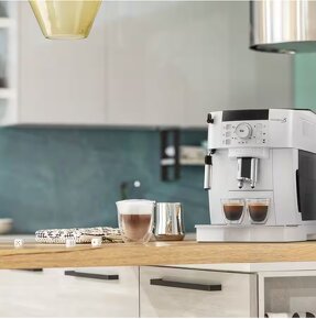 Kompaktný plnoautomatický kávovar De'Longhi Magnifica S ECAM - 3