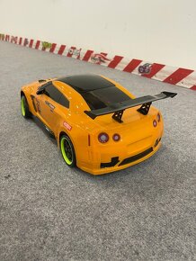 RC drift auto Sakura D5 - 3