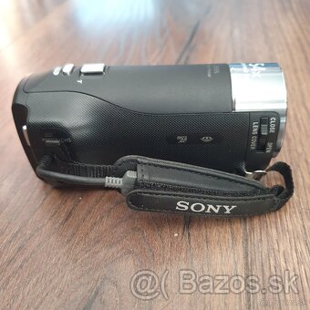 Sony HDR-CX240E - 3