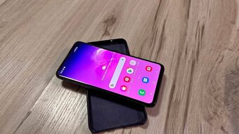 Samsung S10e - 3