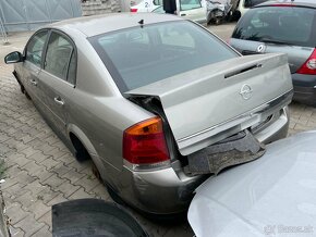 Lacno rozpredám Opel Vectra 2002-2008 na náhradné diely - 3