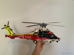 ZNIZENA CENA  Lego Technic Záchranársky vrtuľník Airbus - 3