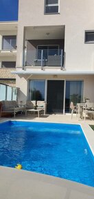 CHORVÁTSKO - Zariadený apartmán s bazénom - TRIBUNJ, Vodice - 3