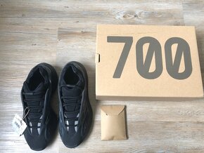 Adidas Yeezy 700 V3 - 3