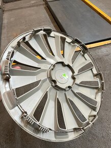 Original Skoda puklice 16" - 3