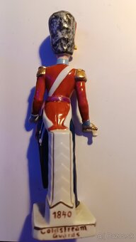 Coldstream Guards porcelánová figurína - 3