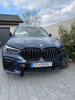 Predám búrané auto bmw x6 40i xdrive 2022 - 3