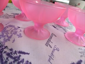 zmrzlinove poháre z ružového skla - 3