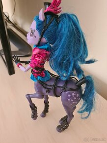 Monster high babika konik - 3