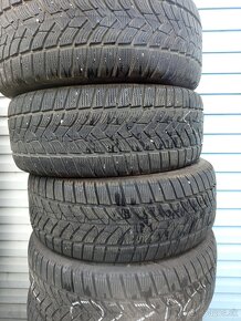 235/55R17 - 3