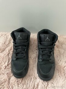 Air Jordan 1 Mid EU39 - 3