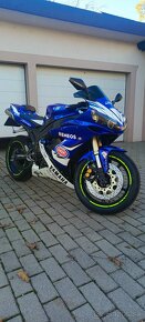 Yamaha R1 - 3