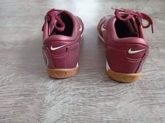 HALOVKY NIKE 28 - 3