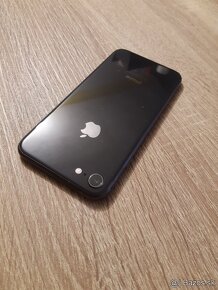 iPhone 8 / 64GB čierny TOP stav - 3