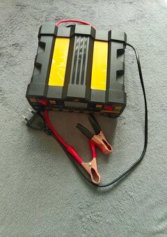 Autonabijacka mikroprocesorová 12v /24v 12 amperova - 3