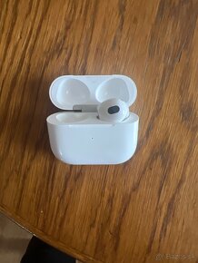 Pravé sluchátko AirPods 3 s nabíjacím púzdrom - 3