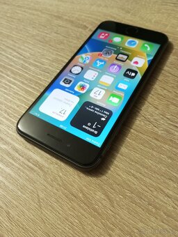 iPhone 8 / 128GB Super stav - 3