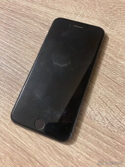 iPhone 8 / 64GB Super stav - 3