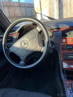 Mercedes E200 - 3